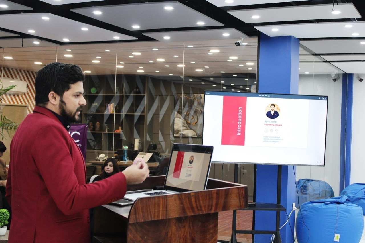 Abid Jamil presenting to a community audience