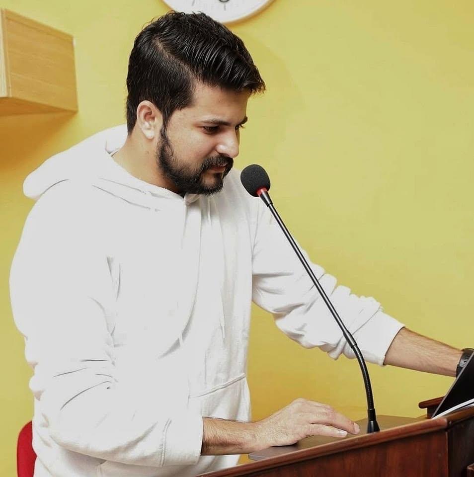Abid Jamil presenting from a lectern